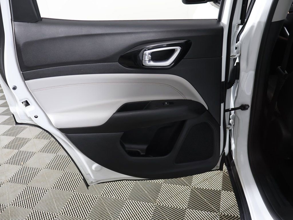 Used 2022 Jeep Compass Limited image 23