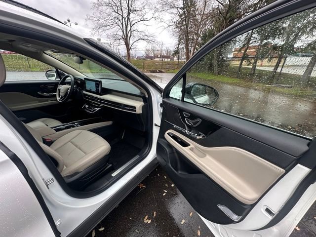 Certified 2025 Lincoln Corsair AWD w/ Equipment Group 101A image 25