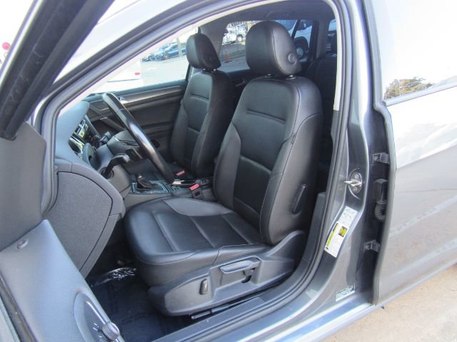Used 2019 Volkswagen Golf SE image 6