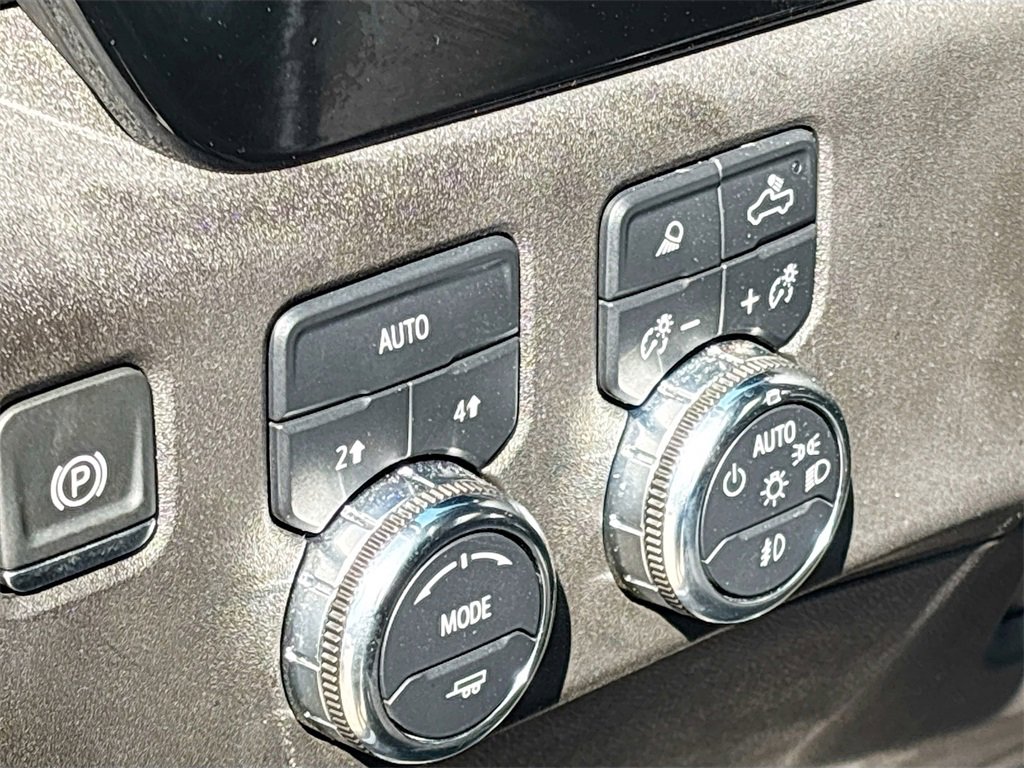 Used 2025 GMC Sierra 1500 SLT image 10