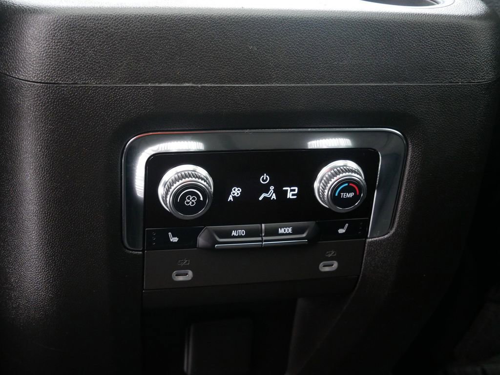 Used 2023 GMC Yukon XL Denali image 14