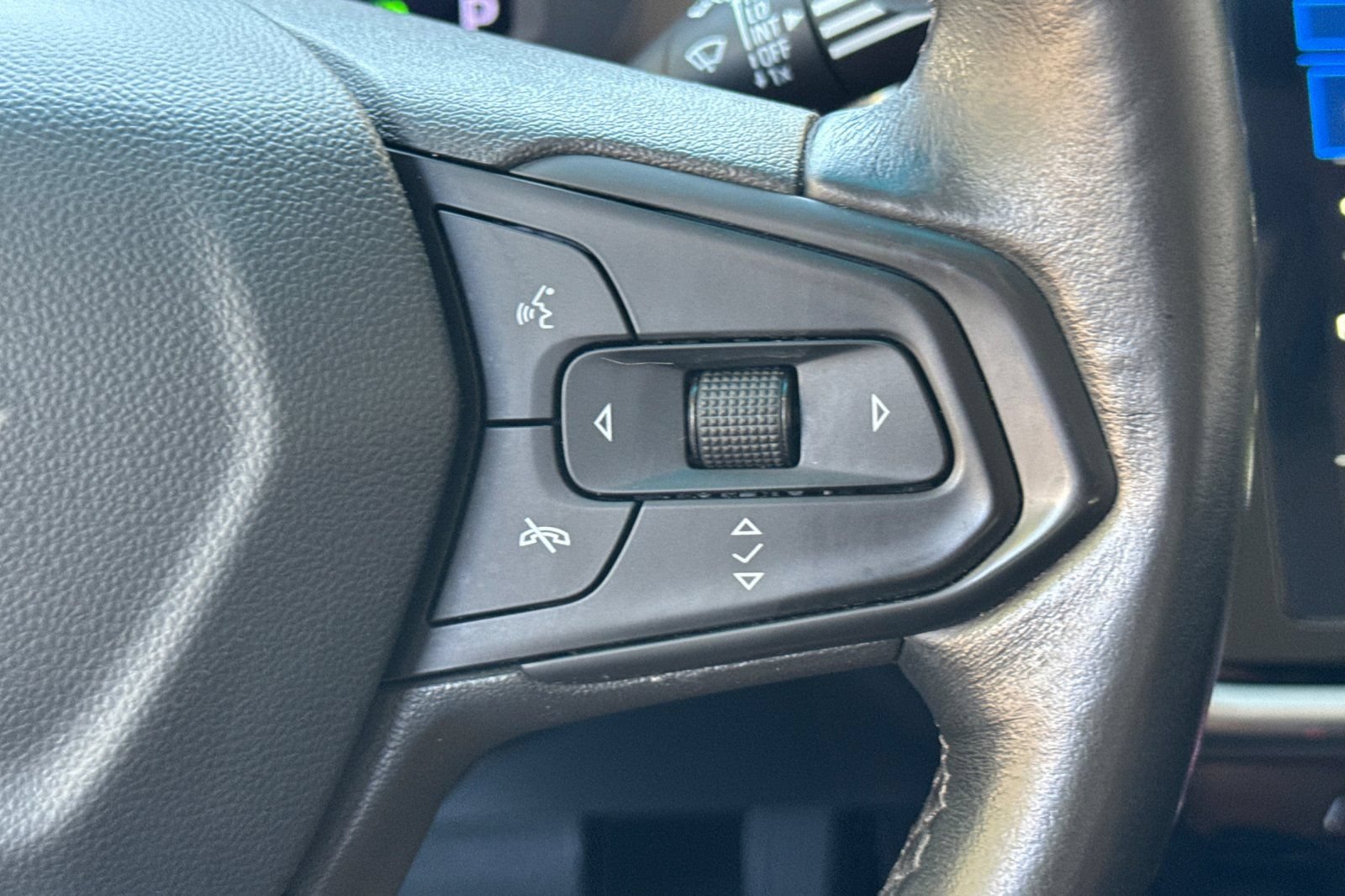Used 2023 Chevrolet Bolt LT w/ Infotainment Package FWD image 36
