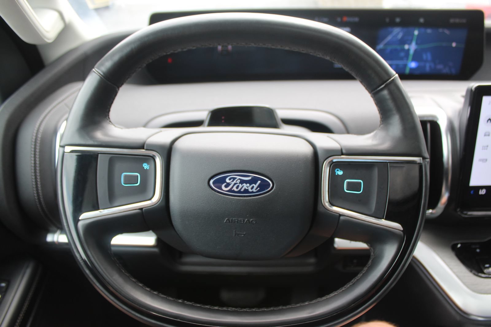 Used 2025 Ford Expedition Max Platinum AWD/4WD image 32