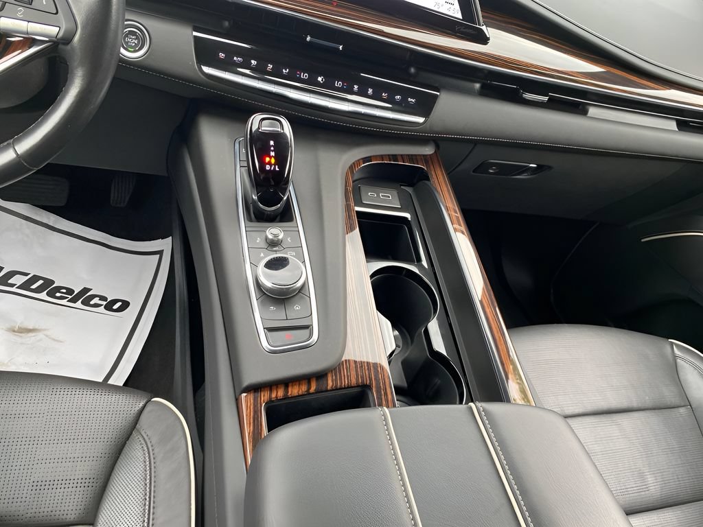 Used 2024 Cadillac Escalade Premium Luxury AWD/4WD image 24