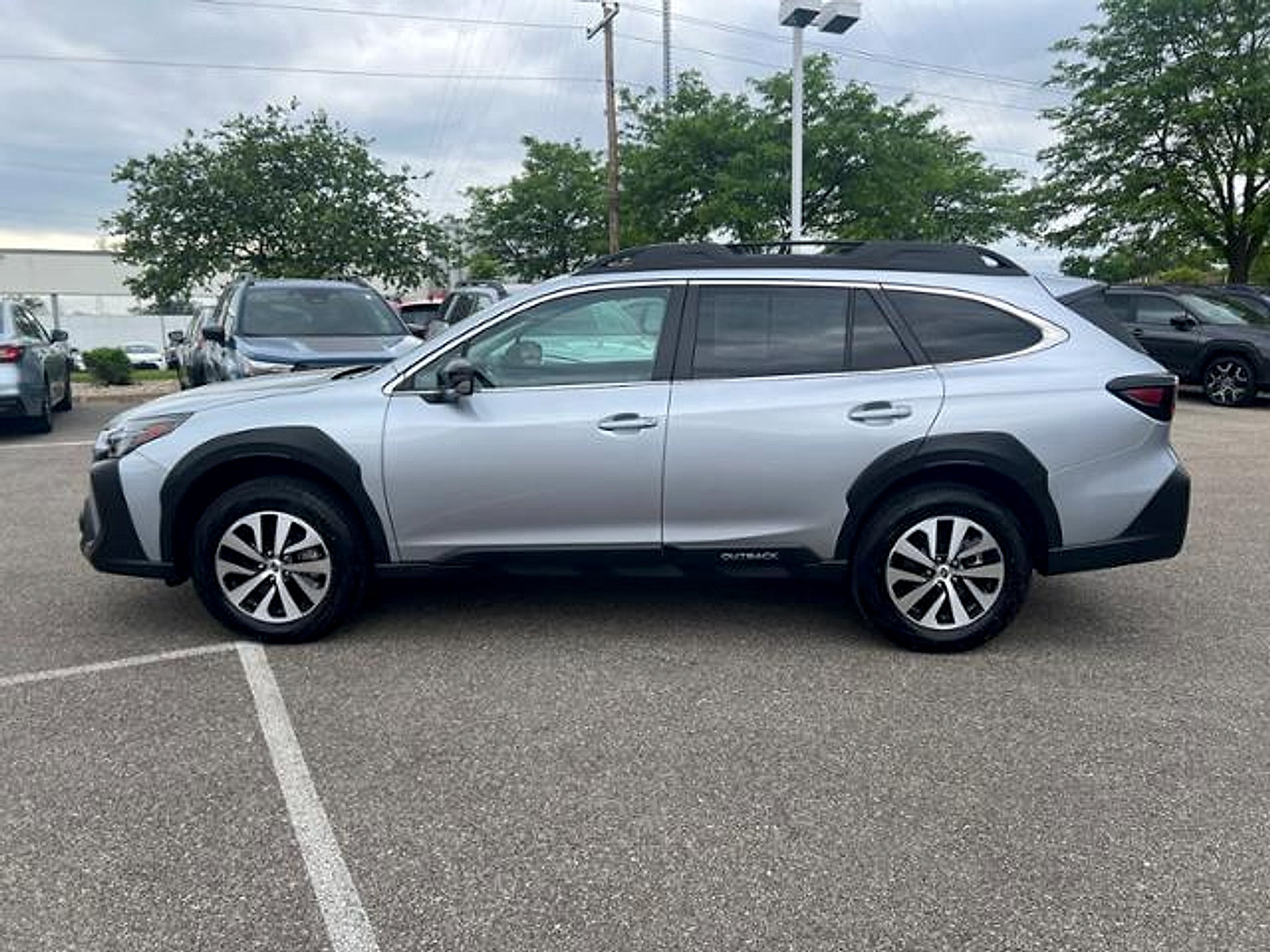 Certified 2025 Subaru Outback Premium AWD/4WD image 4