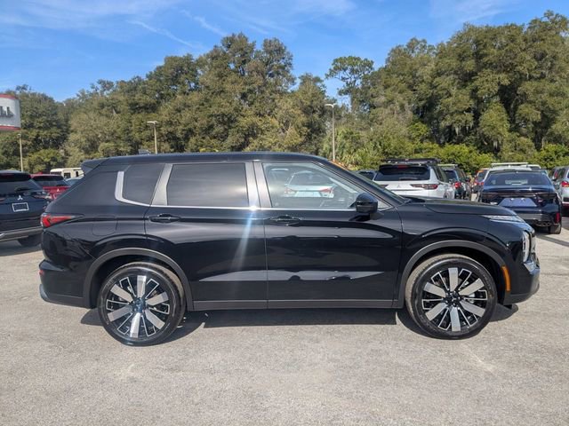 New 2026 Mitsubishi Outlander SE FWD image 3