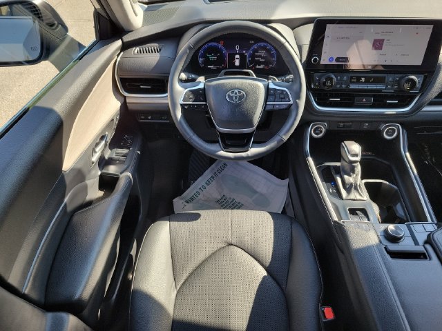 Used 2024 Toyota Grand Highlander AWD image 19