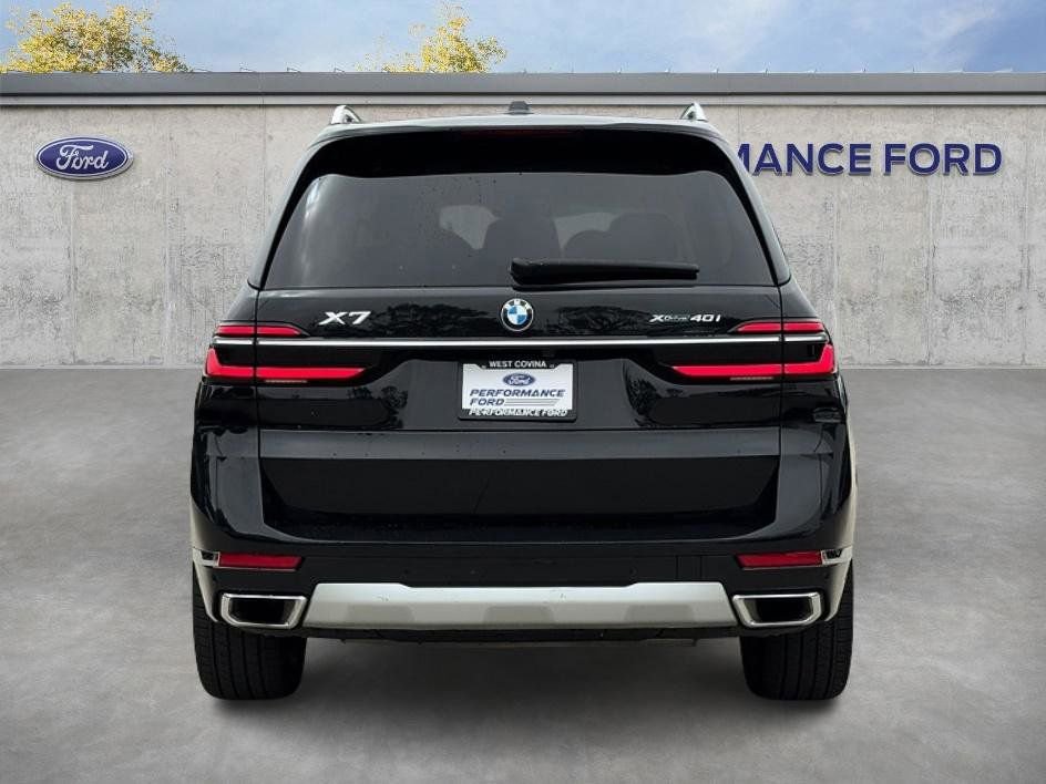 Used 2025 BMW X7 xDrive40i AWD/4WD image 8