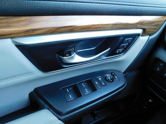 Used 2020 Honda CR-V Touring image 29