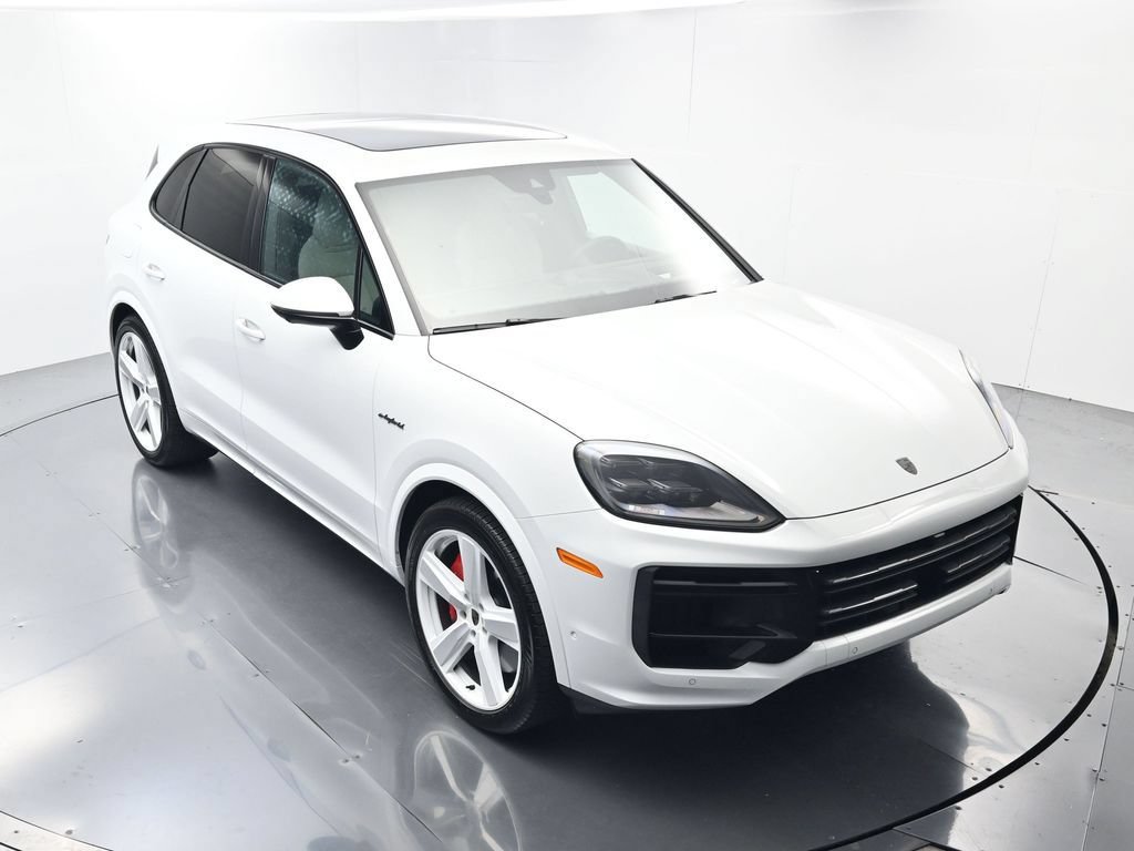 Certified 2025 Porsche Cayenne Turbo AWD/4WD image 45