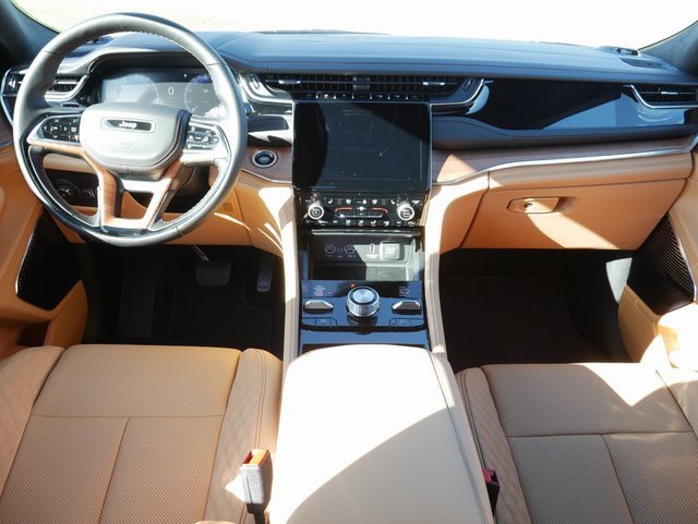 New 2025 Jeep Grand Cherokee Summit image 4