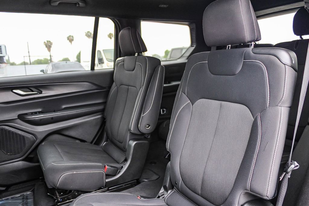 Used 2024 Jeep Grand Cherokee L Laredo AWD/4WD image 19