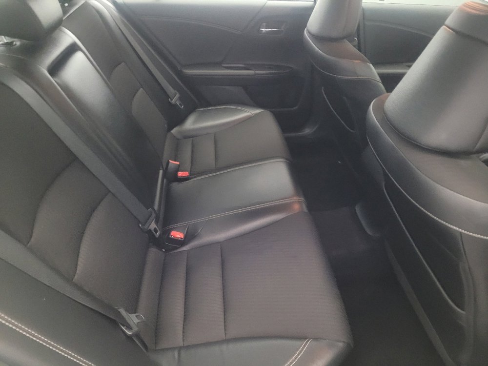 Used 2017 Honda Accord Sport image 19