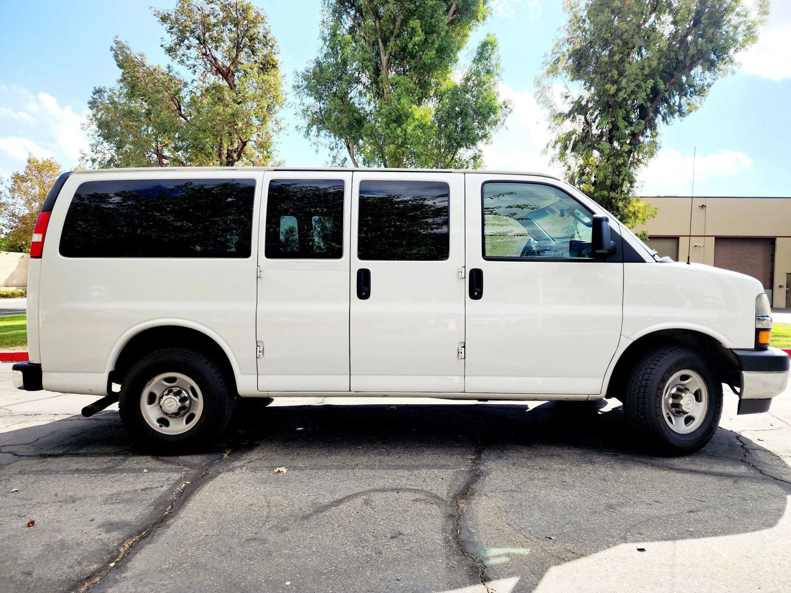 Used 2018 Chevrolet Express 2500 LT w/ LT Preferred Equipment Group image 4