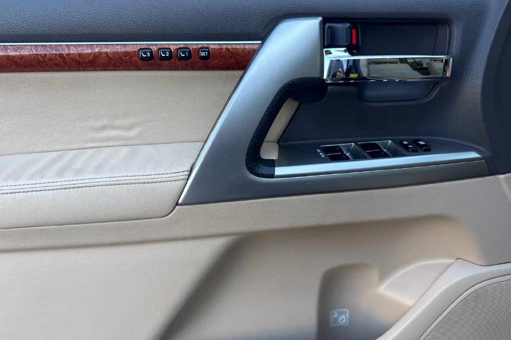 Used 2015 Toyota Land Cruiser AWD/4WD image 14