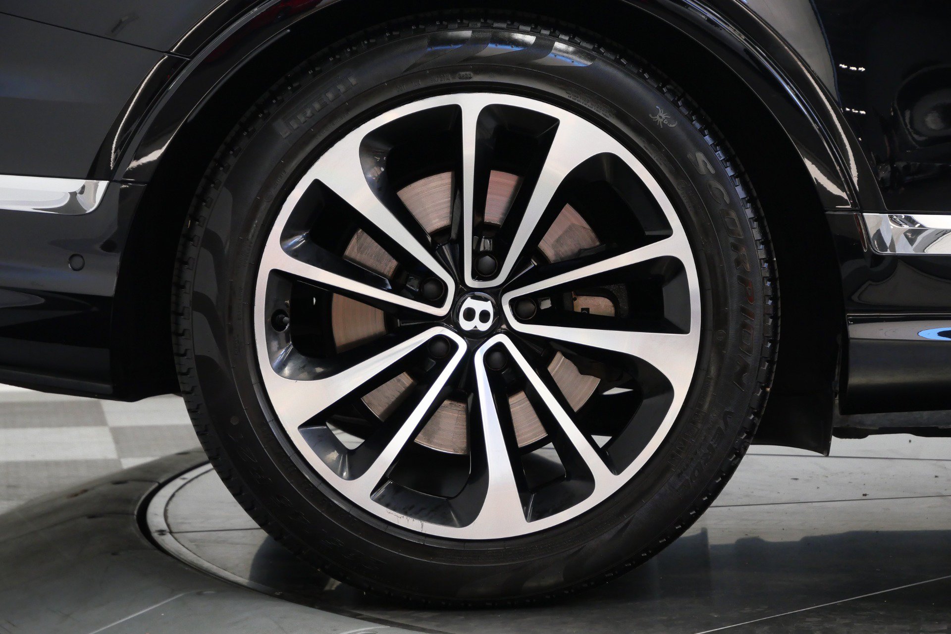Used 2023 Bentley Bentayga AWD/4WD image 36