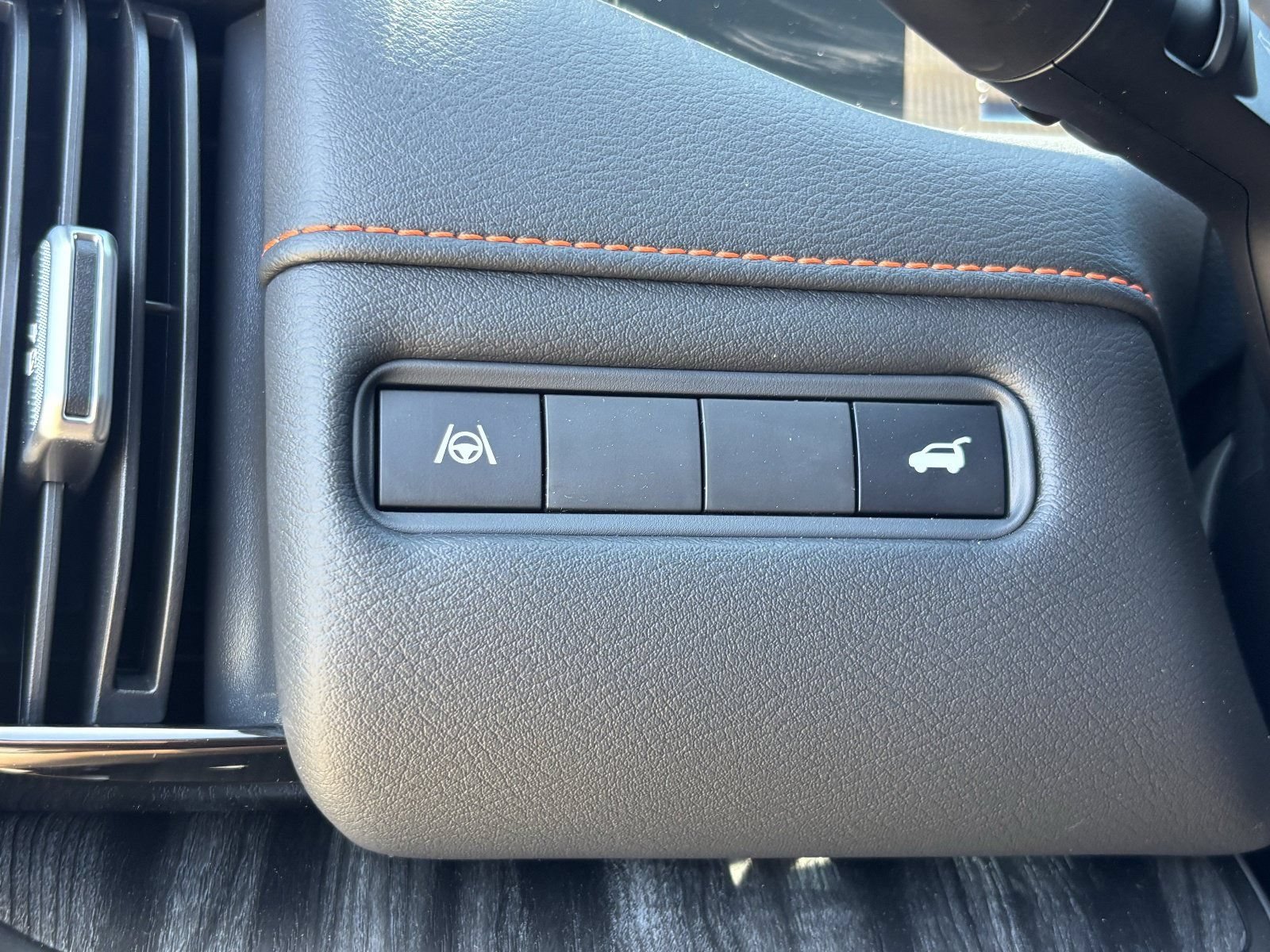 New 2026 Nissan Armada PRO-4X w/ Captain's Chari Seat Package AWD/4WD image 33