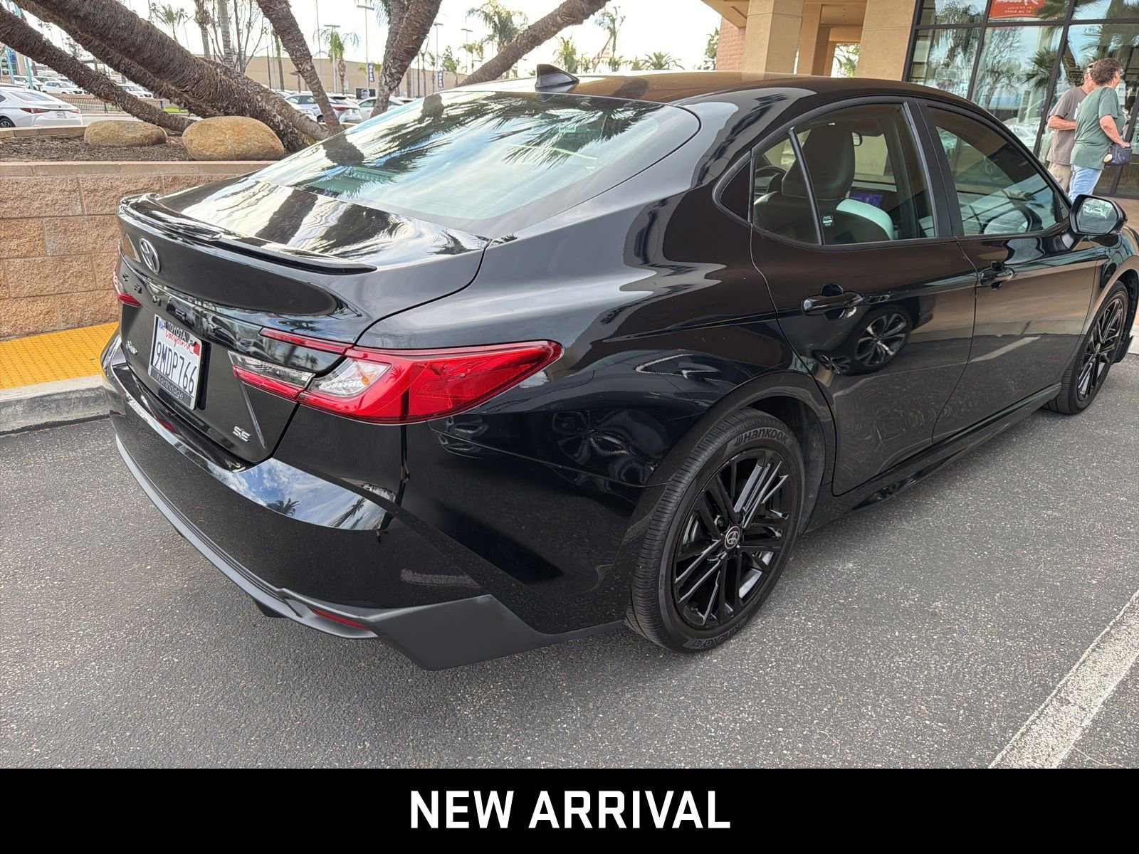 Used 2025 Toyota Camry SE image 3