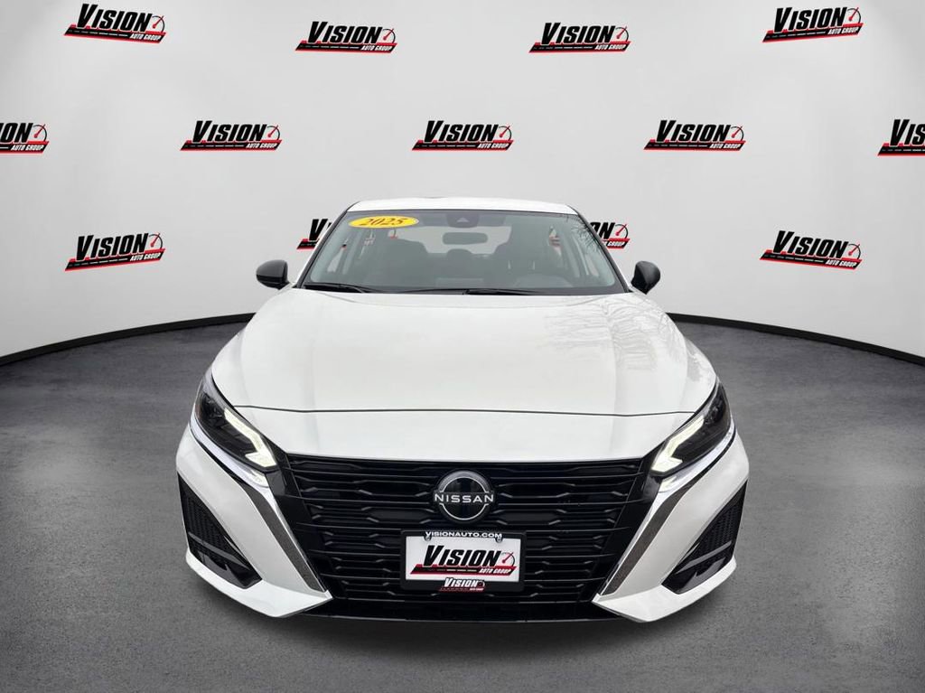 Used 2025 Nissan Altima 2.5 S image 2