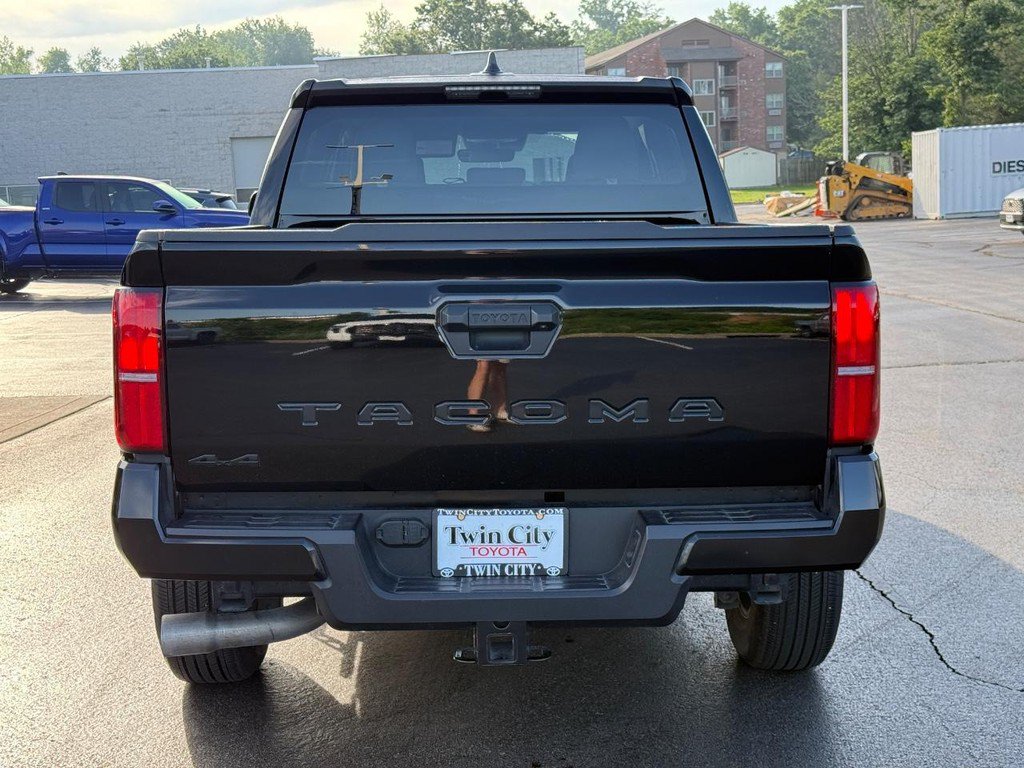 Certified 2025 Toyota Tacoma SR5 AWD/4WD image 5