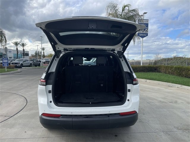 Used 2022 Jeep Grand Cherokee L Laredo image 25