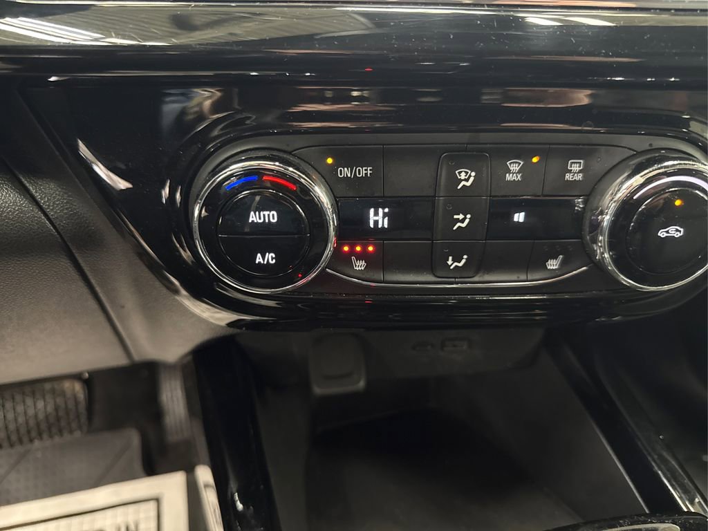 Used 2025 Chevrolet Trax RS image 30