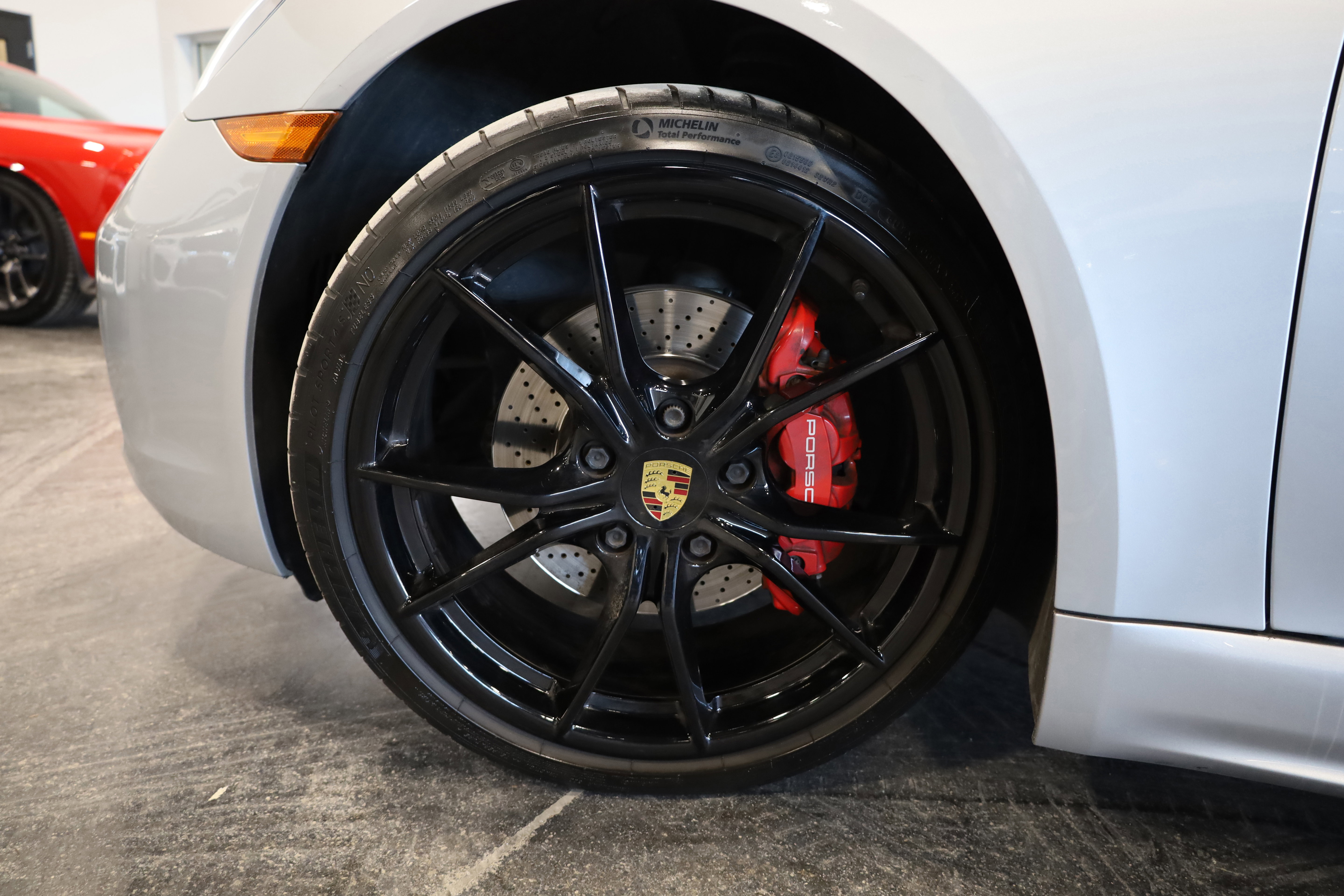 Used 2018 Porsche 718 Cayman S image 13