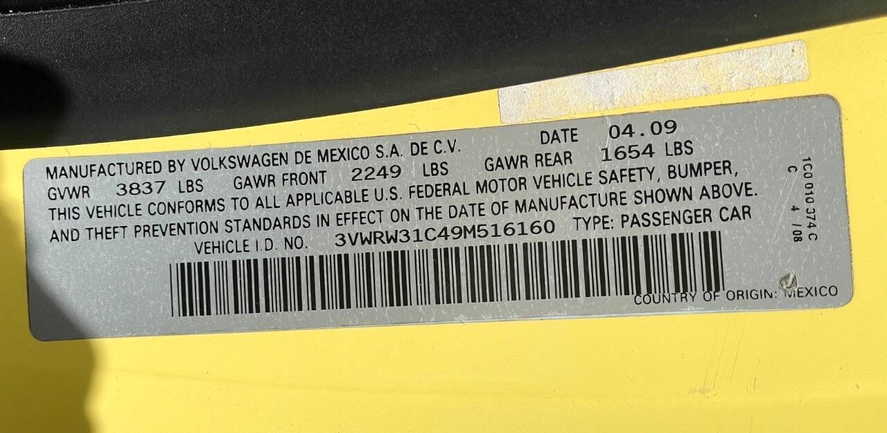 Used 2009 Volkswagen Beetle Coupe FWD image 29