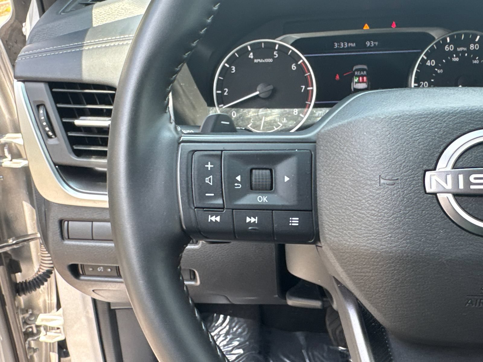 Used 2025 Nissan Rogue SV FWD image 26