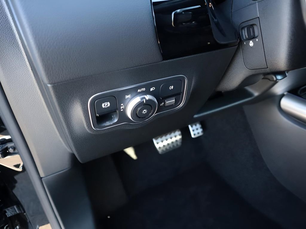 New 2026 Mercedes-Benz GLA 35 AMG 4MATIC image 38