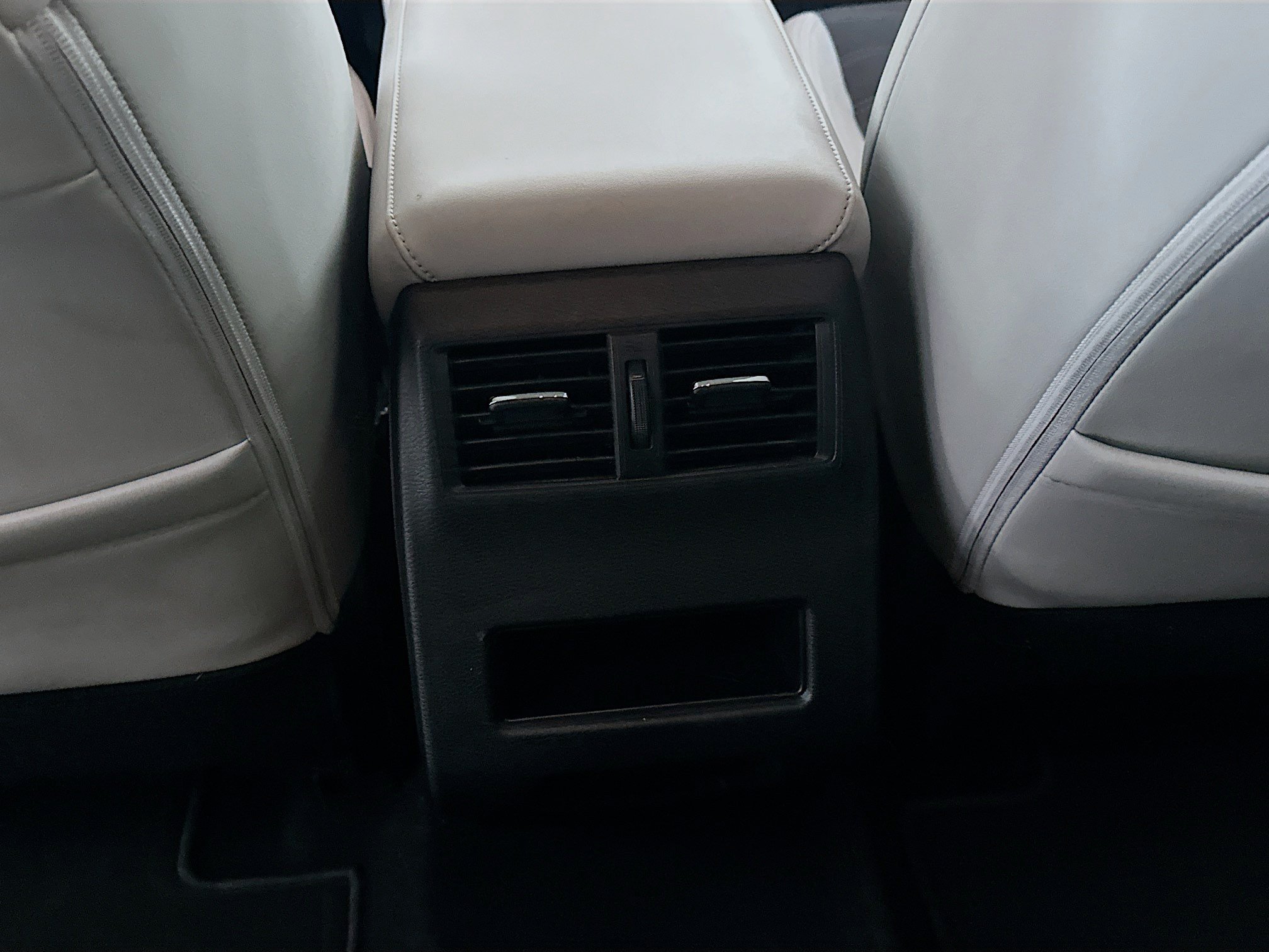 Used 2025 Mitsubishi Outlander SE FWD image 28