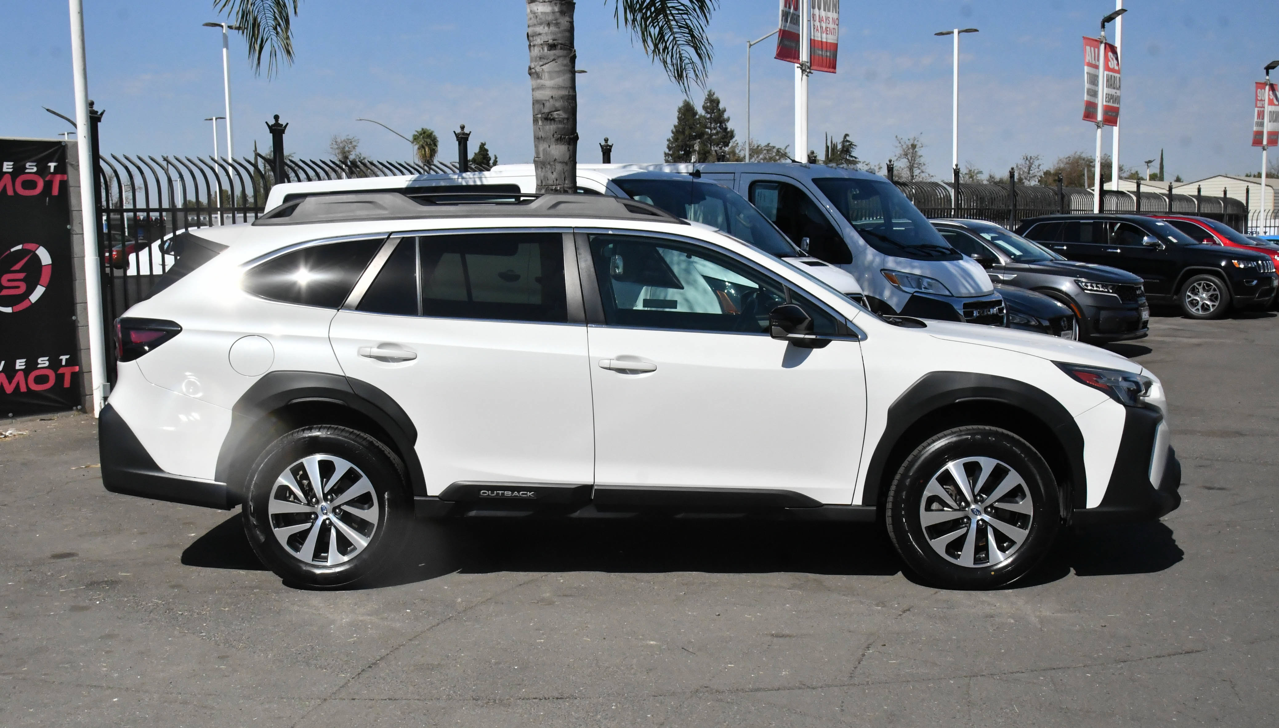 Used 2023 Subaru Outback Premium AWD/4WD image 9