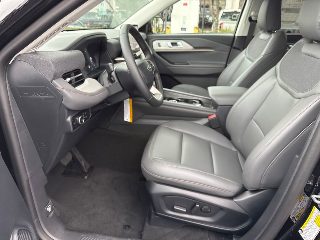 New 2026 Ford Explorer Active RWD image 21