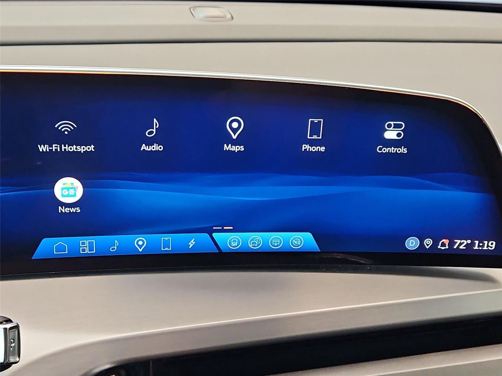 New 2026 Cadillac Vistiq Sport w/ LPO, Floor Liner Package AWD/4WD image 17