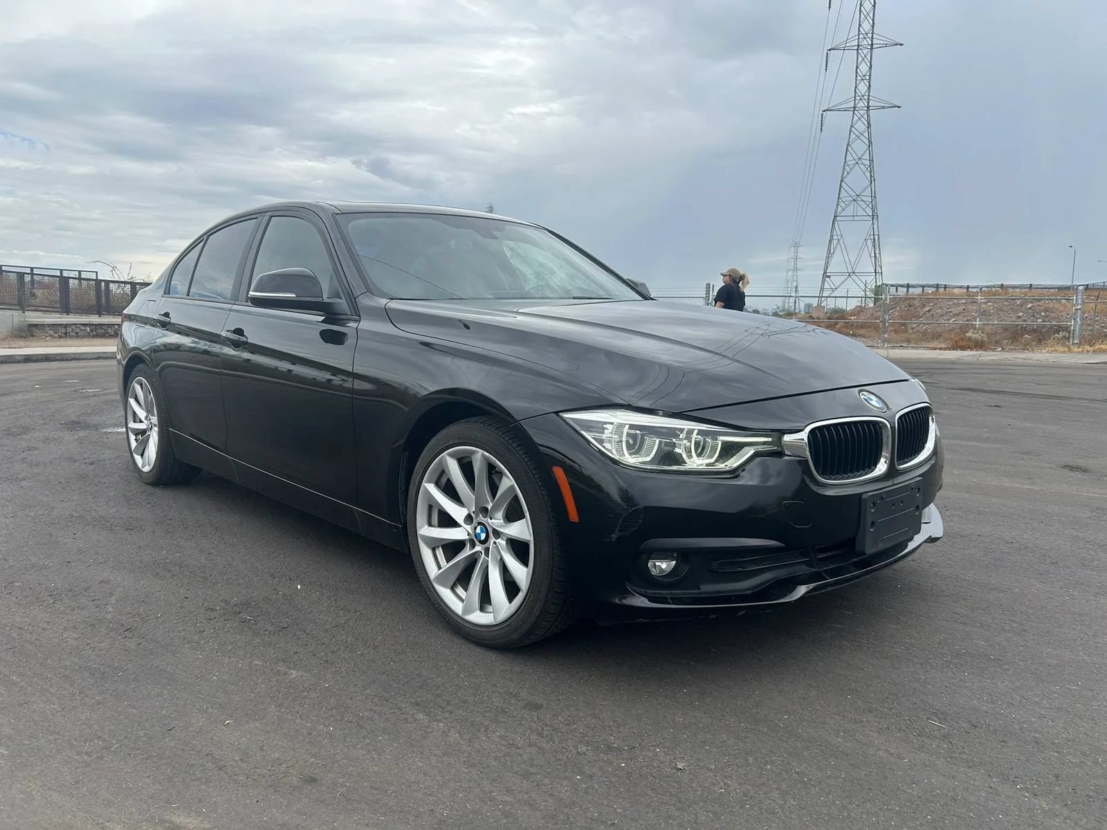 Used 2018 BMW 320i Sedan RWD image 2