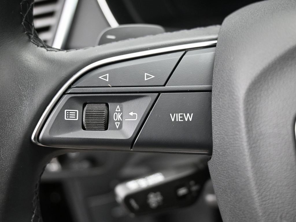 Used 2023 Audi Q5 e Premium w/ Convenience Package image 17