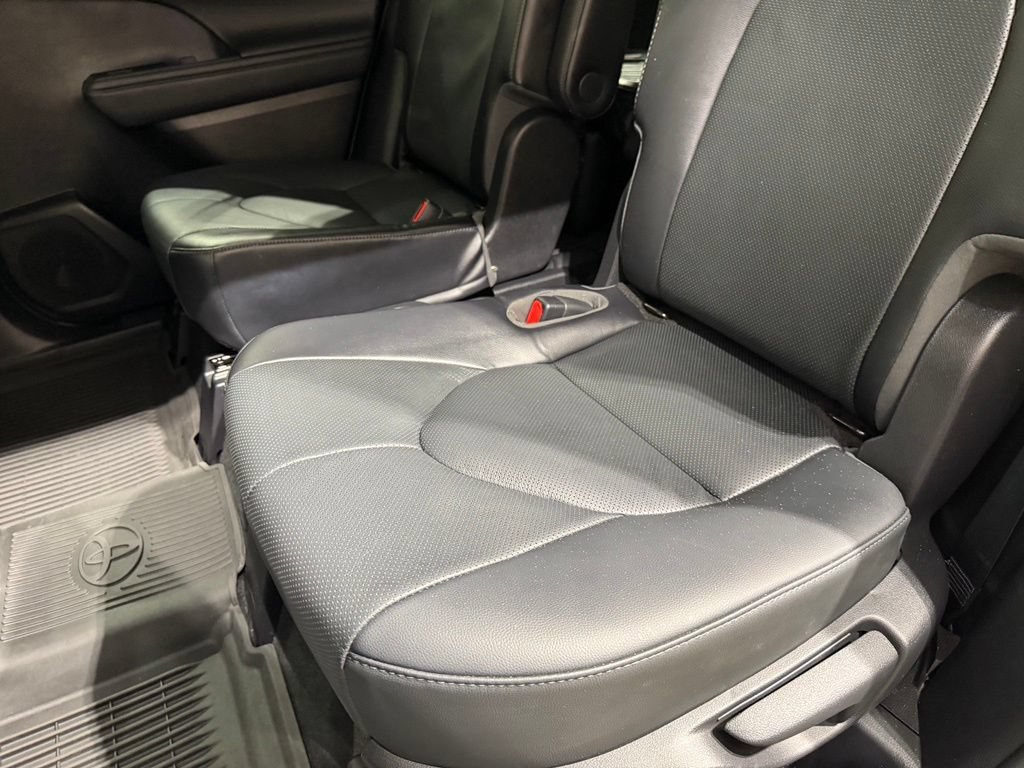 Certified 2021 Toyota Highlander Limited AWD/4WD image 21
