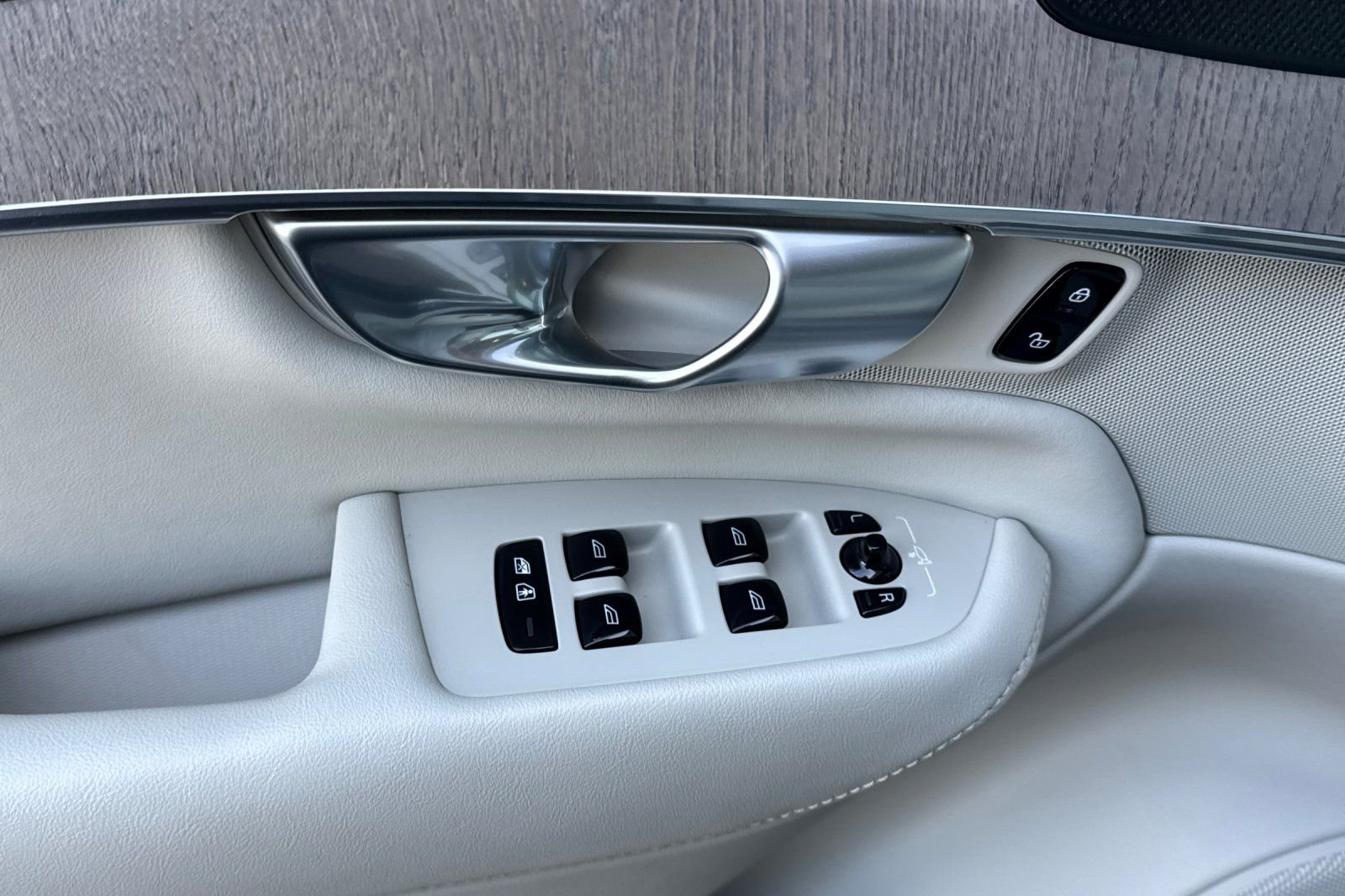 Used 2024 Volvo XC90 T8 Ultimate image 10