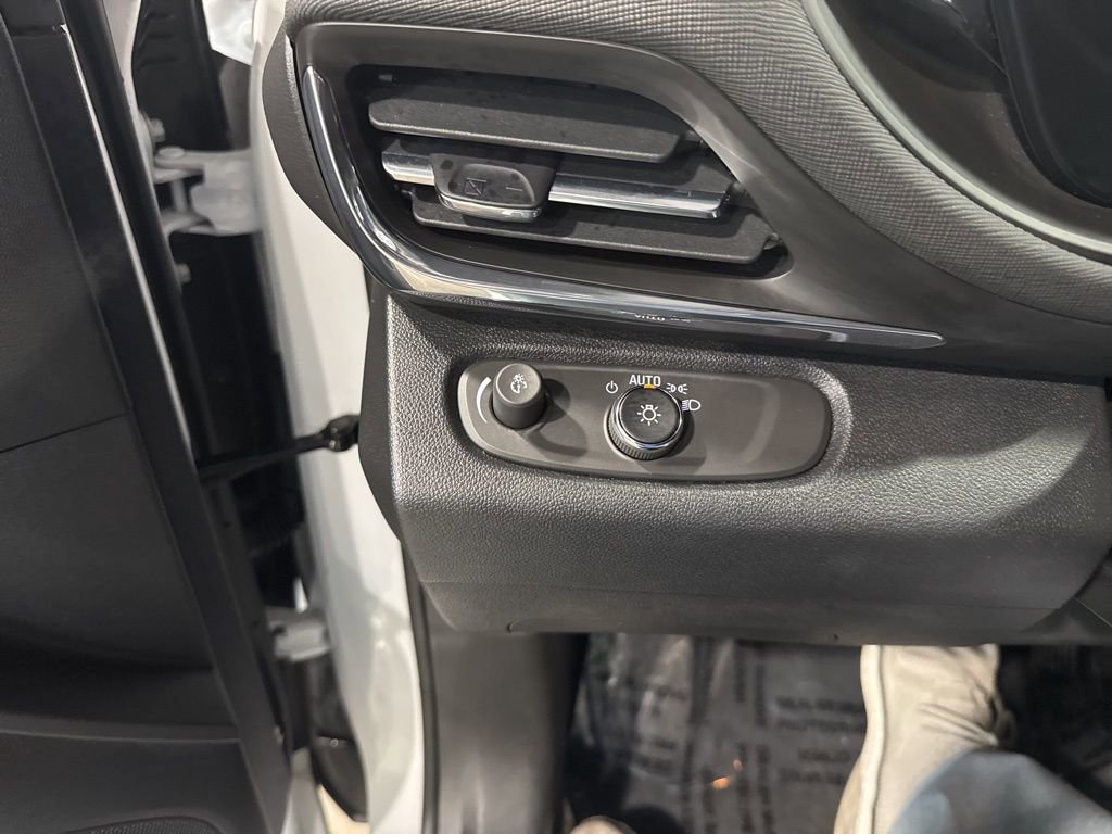 Certified 2025 Buick Envista Preferred image 18