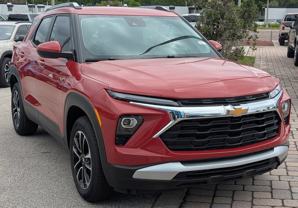 New 2026 Chevrolet TrailBlazer LT w/ LT Cold Weather Package FWD image 2
