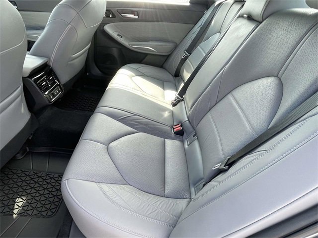 Used 2020 Toyota Avalon Limited image 12