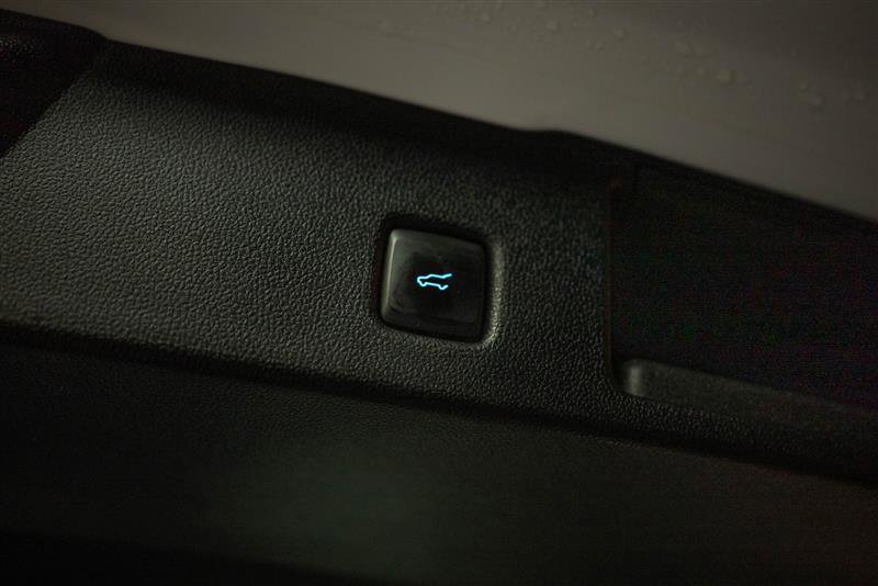 Used 2022 Ford Escape SE w/ SE Sport Appearance Package image 8