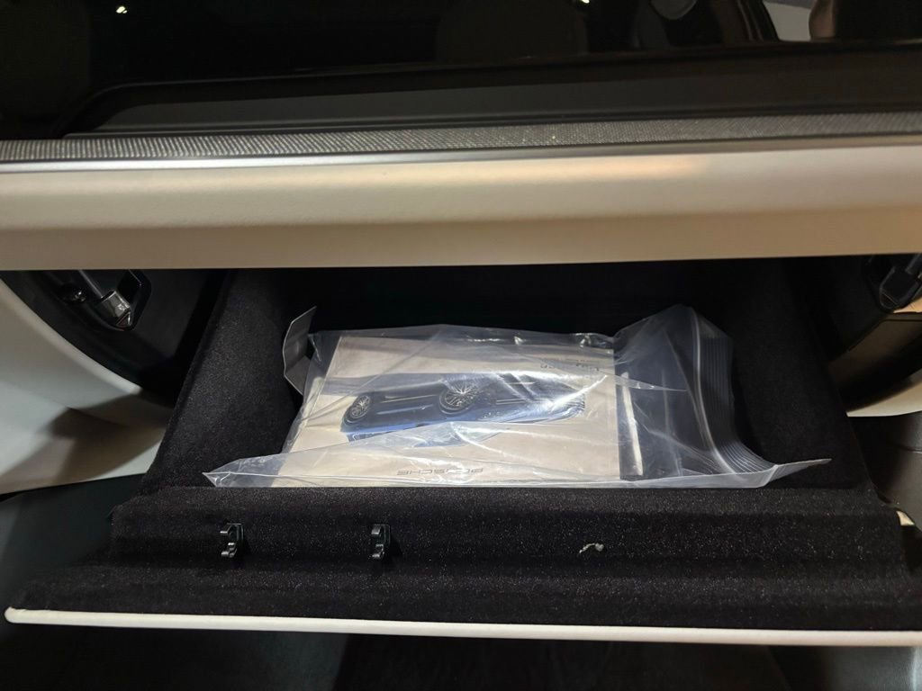 Certified 2025 Porsche Cayenne AWD/4WD image 32