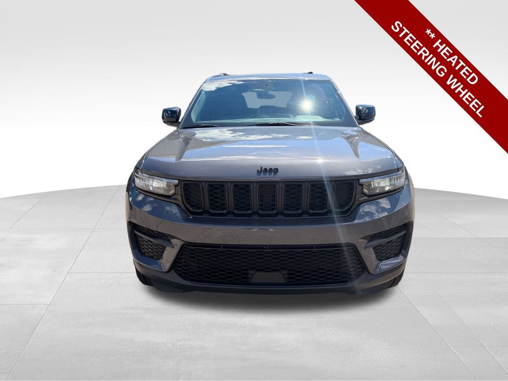 Used 2024 Jeep Grand Cherokee Altitude AWD/4WD image 11