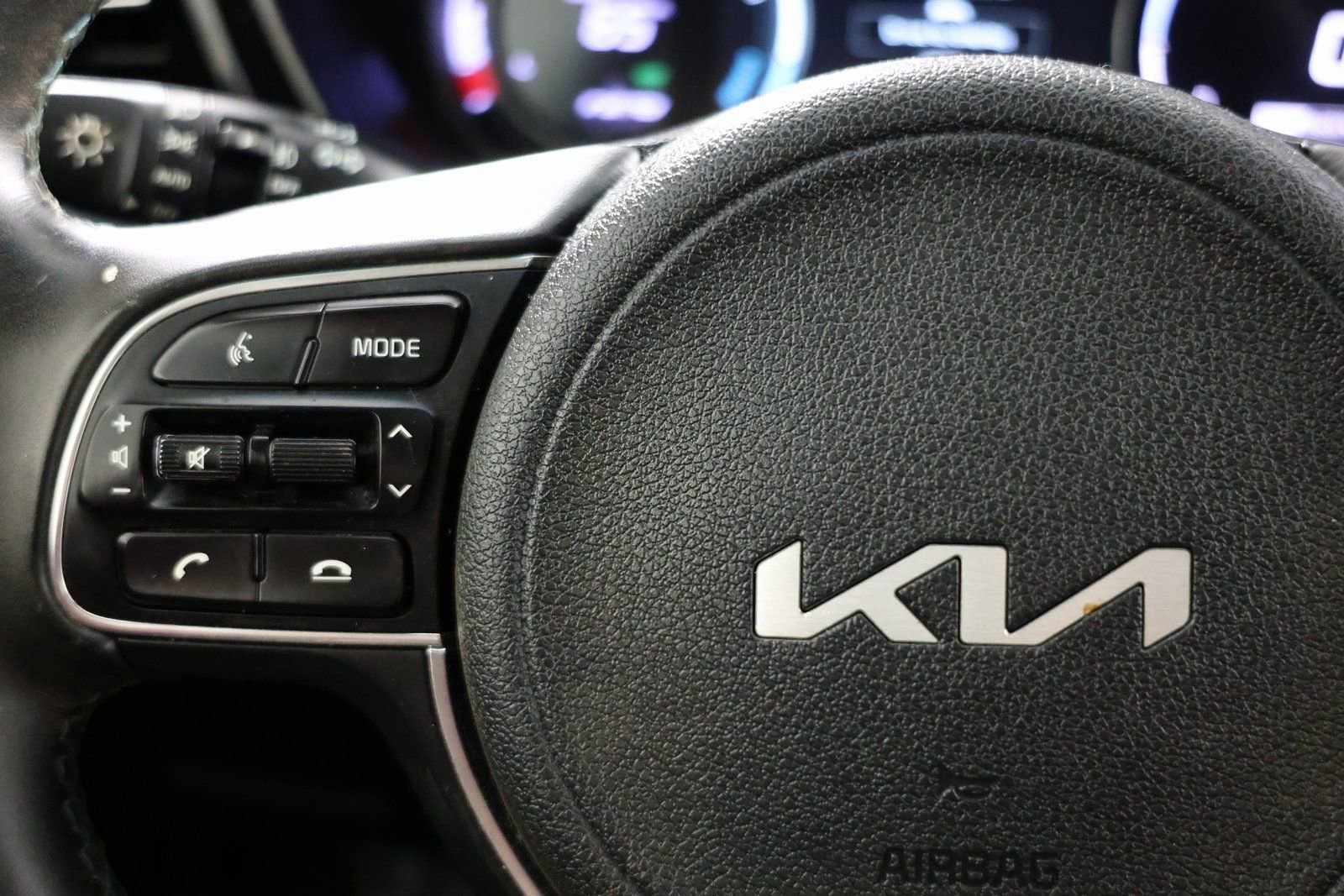 Used 2022 Kia Niro EX Premium w/ Cold Weather Package image 28