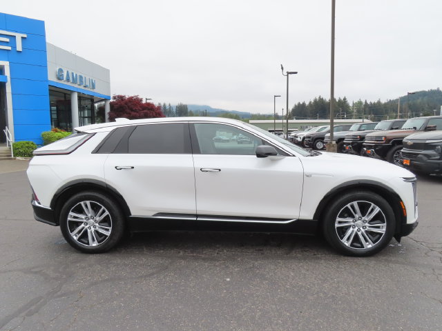 Certified 2024 Cadillac Lyriq Tech AWD/4WD image 9