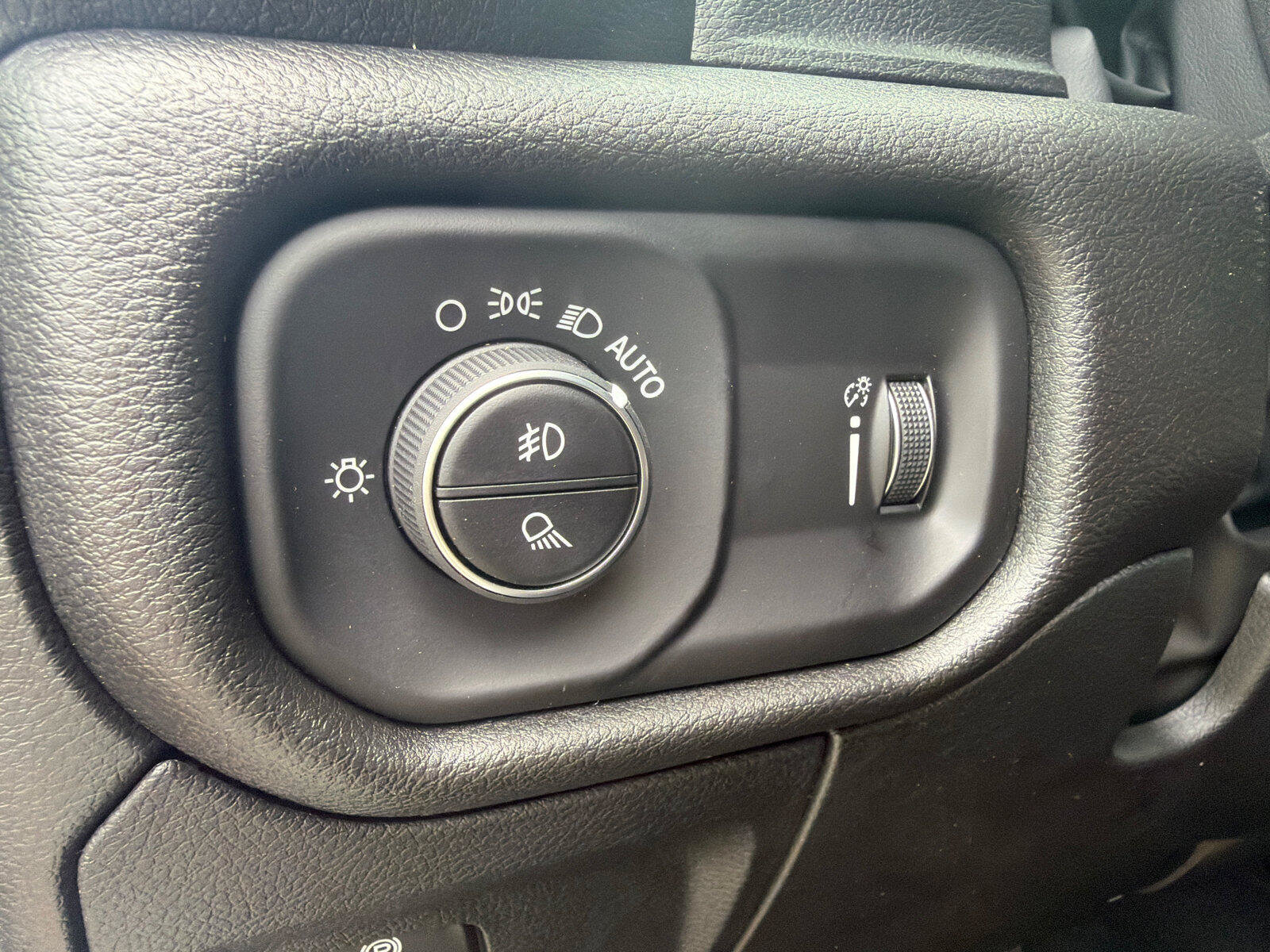 New 2026 RAM 1500 Express AWD/4WD image 12