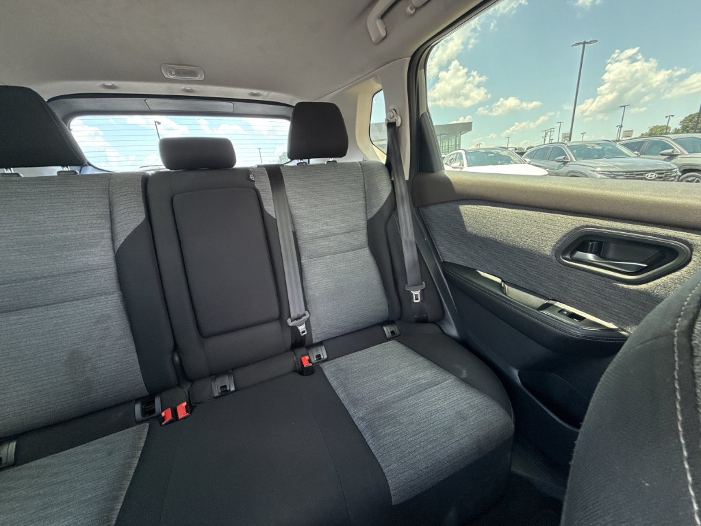 Used 2023 Nissan Rogue SV FWD image 17