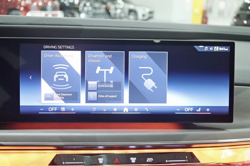 Used 2023 BMW i7 xDrive60 w/ Executive Package 2 image 25