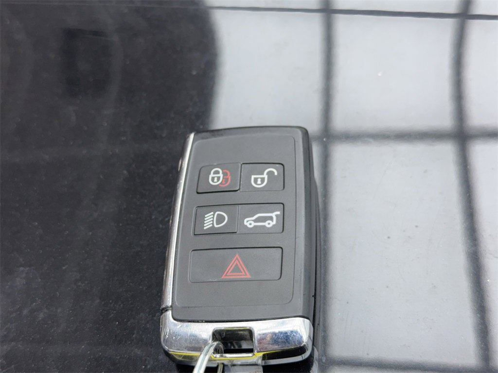 Used 2023 Land Rover Discovery Sport SE image 63